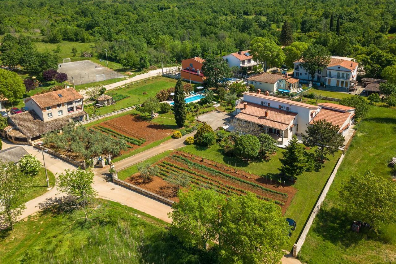 Apartmani Martina โปเรช ภายนอก รูปภาพ