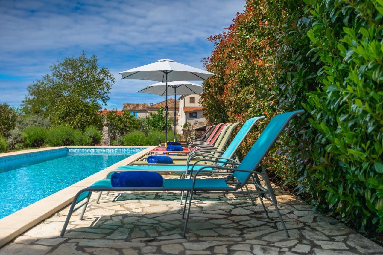 Apartmani Martina โปเรช ภายนอก รูปภาพ