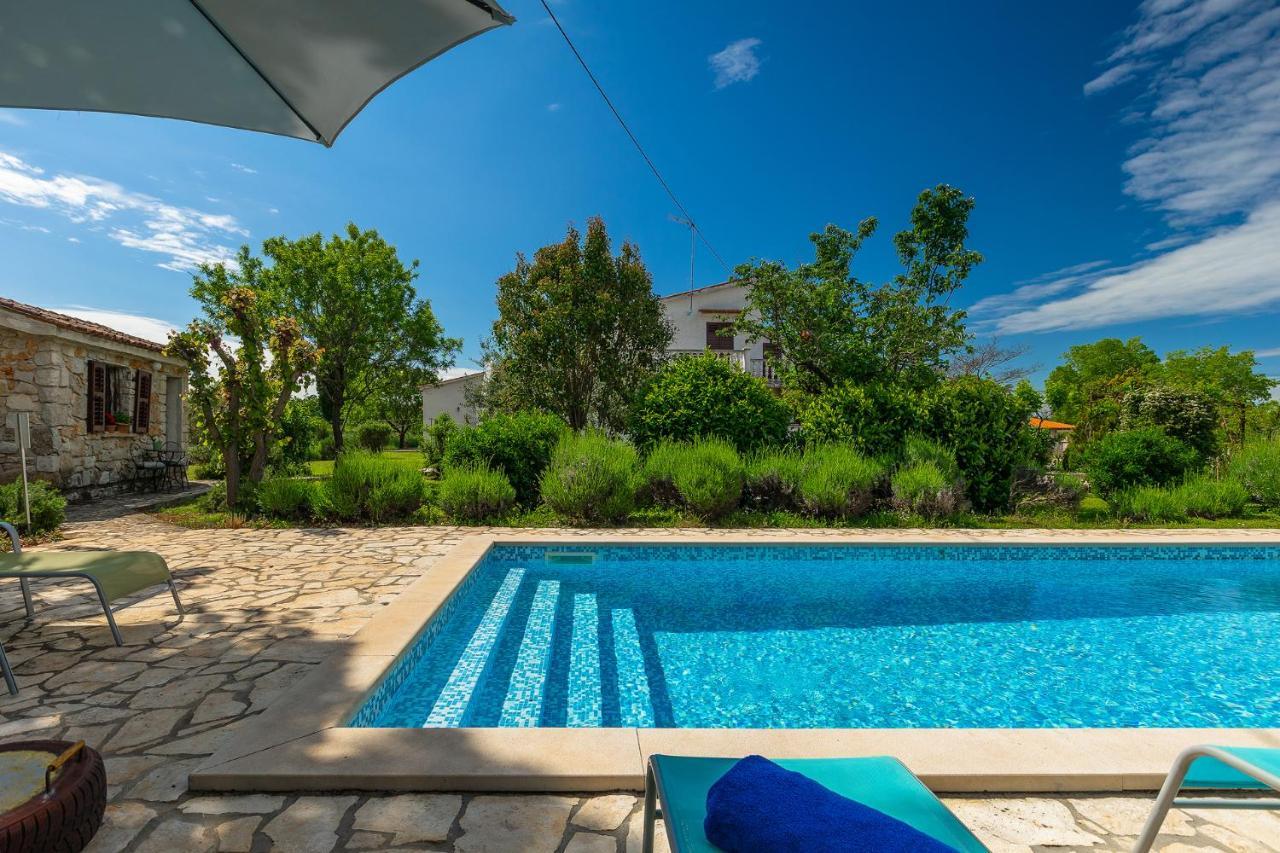 Apartmani Martina โปเรช ภายนอก รูปภาพ