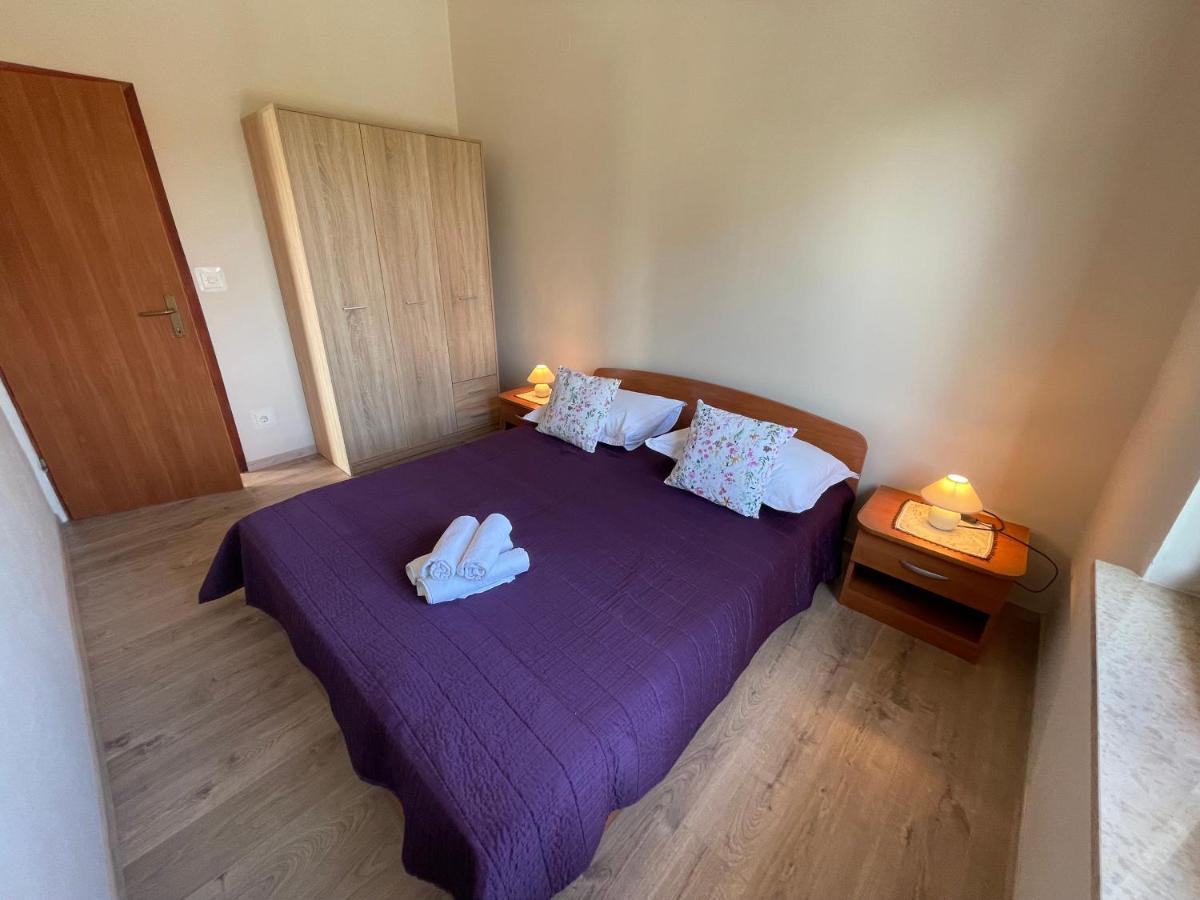 Apartmani Martina โปเรช ภายนอก รูปภาพ
