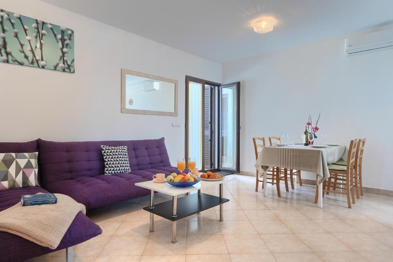 Apartmani Martina โปเรช ภายนอก รูปภาพ