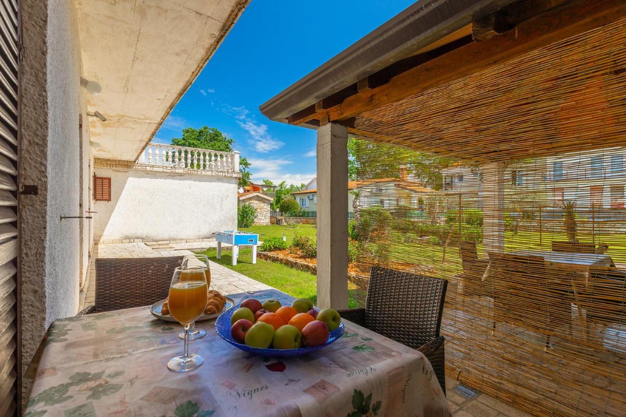 Apartmani Martina โปเรช ภายนอก รูปภาพ