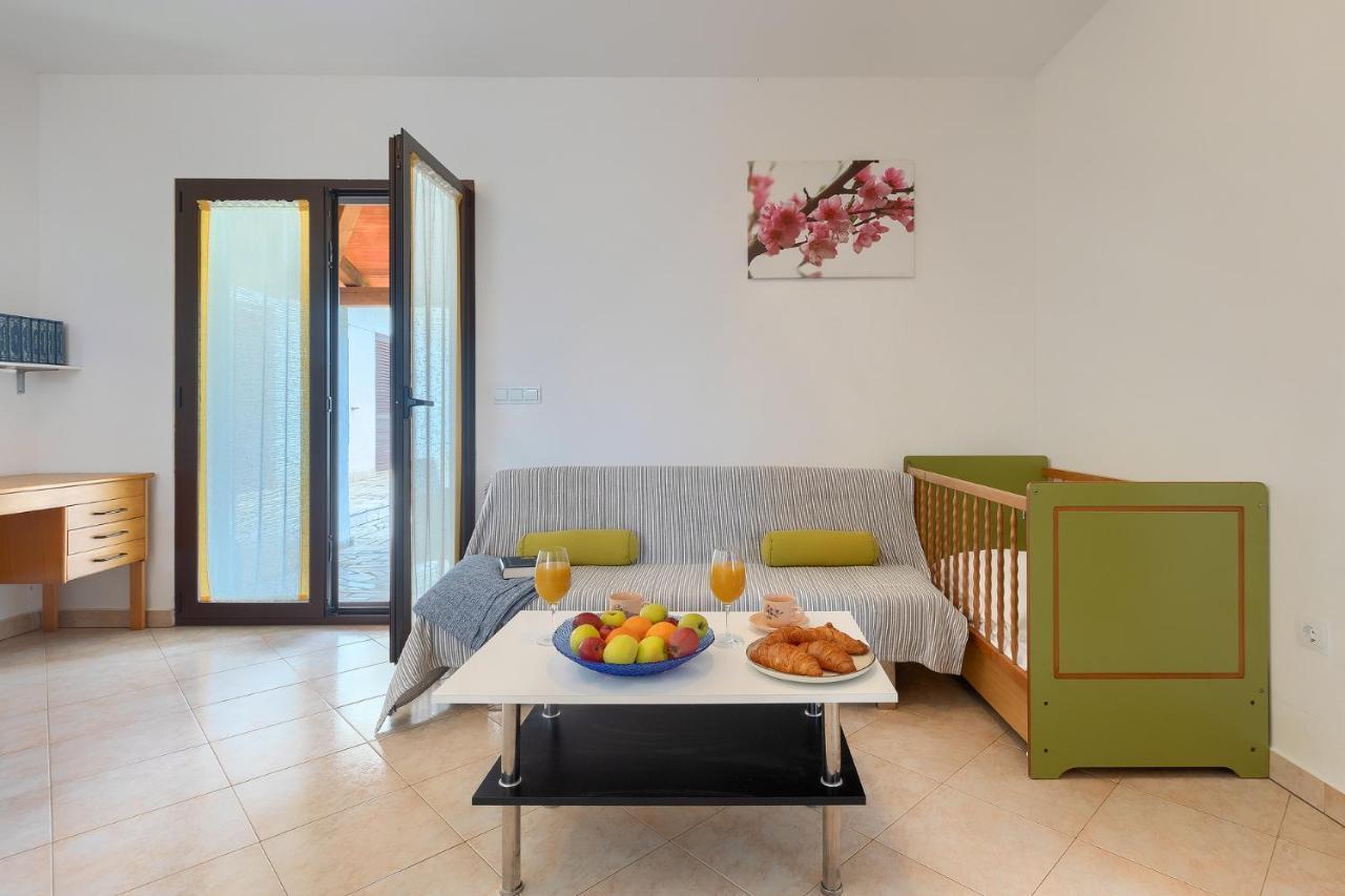 Apartmani Martina โปเรช ภายนอก รูปภาพ