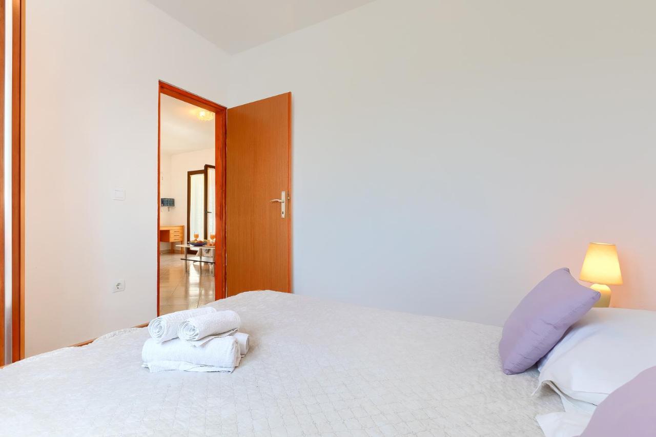 Apartmani Martina โปเรช ภายนอก รูปภาพ