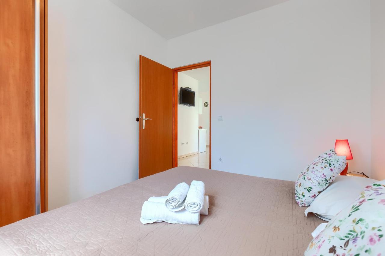 Apartmani Martina โปเรช ภายนอก รูปภาพ