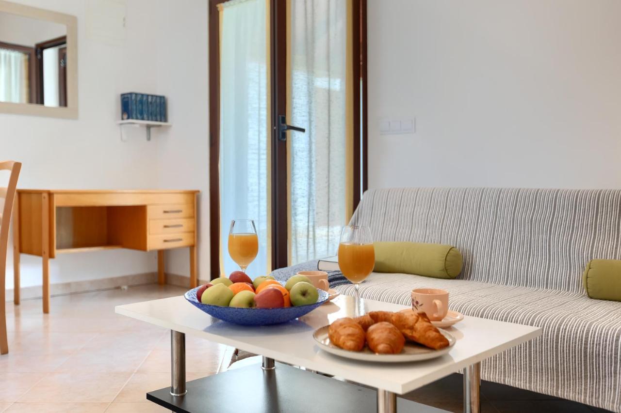 Apartmani Martina โปเรช ภายนอก รูปภาพ