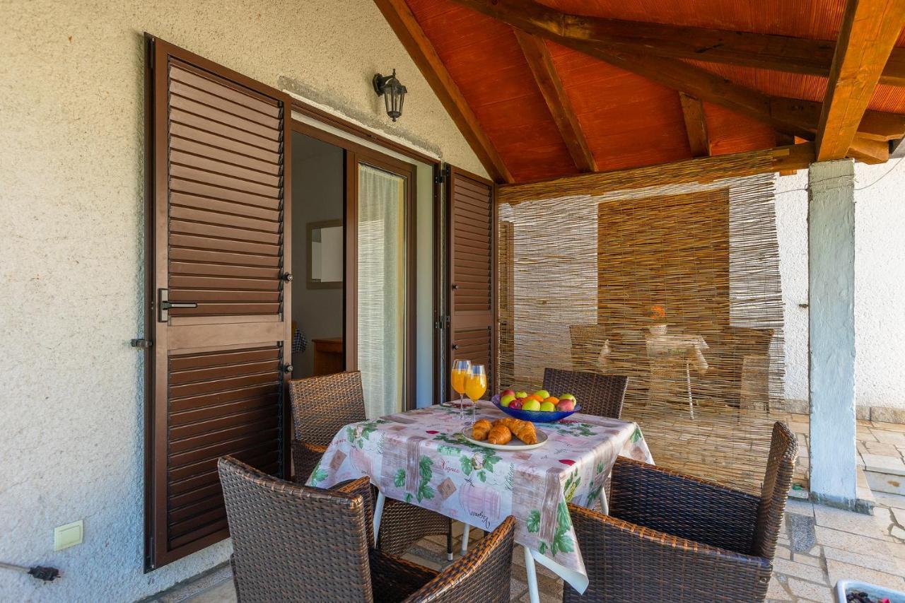 Apartmani Martina โปเรช ภายนอก รูปภาพ
