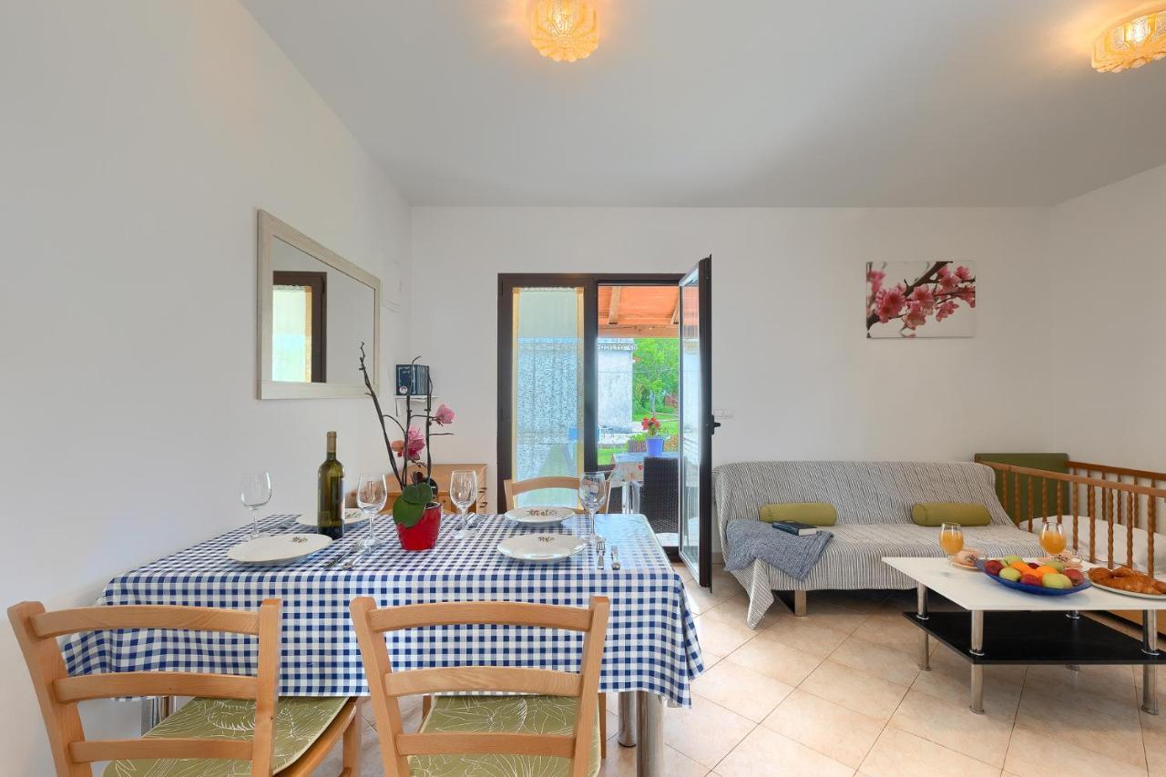 Apartmani Martina โปเรช ภายนอก รูปภาพ