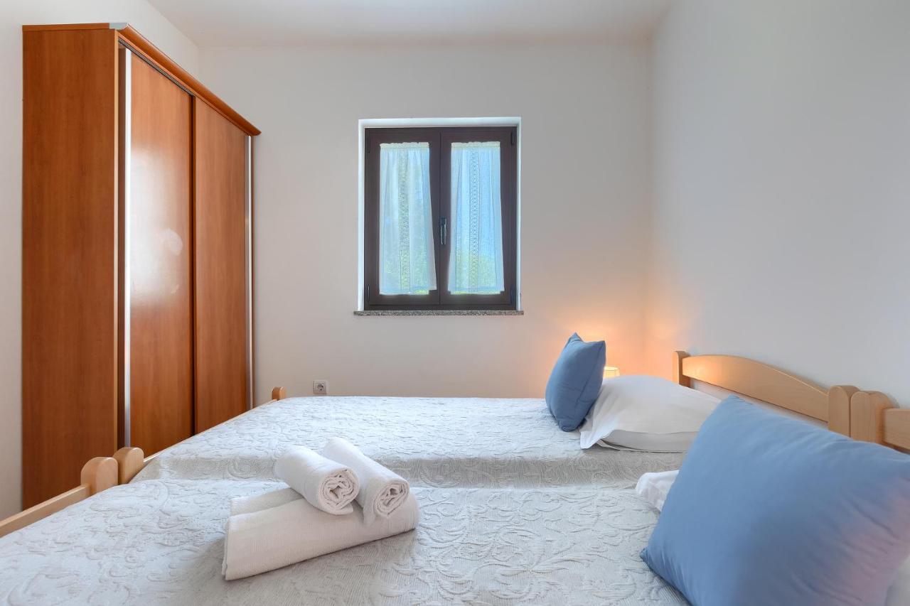 Apartmani Martina โปเรช ภายนอก รูปภาพ