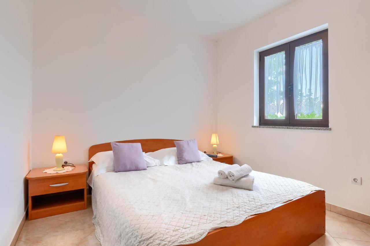 Apartmani Martina โปเรช ภายนอก รูปภาพ