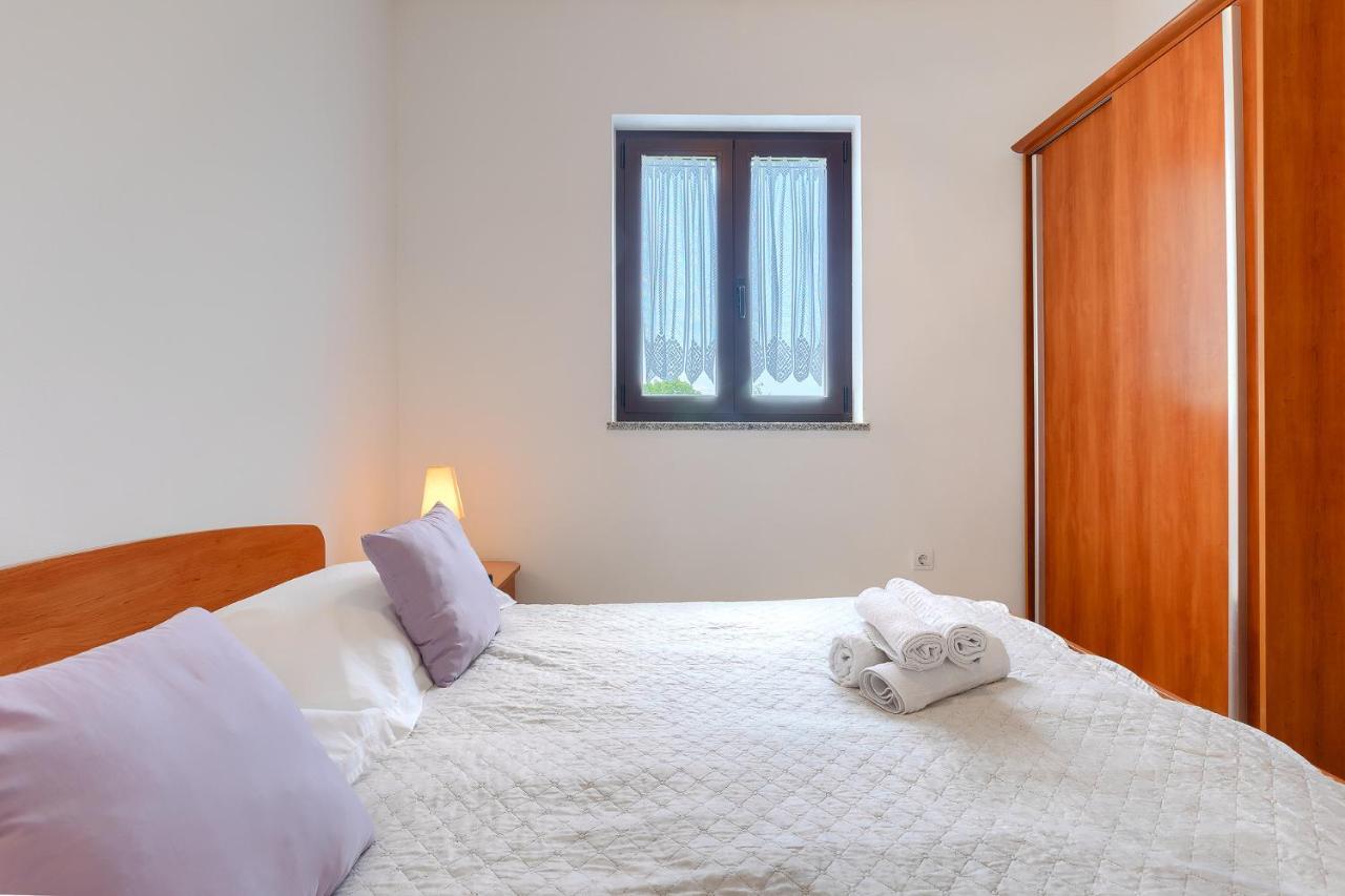 Apartmani Martina โปเรช ภายนอก รูปภาพ