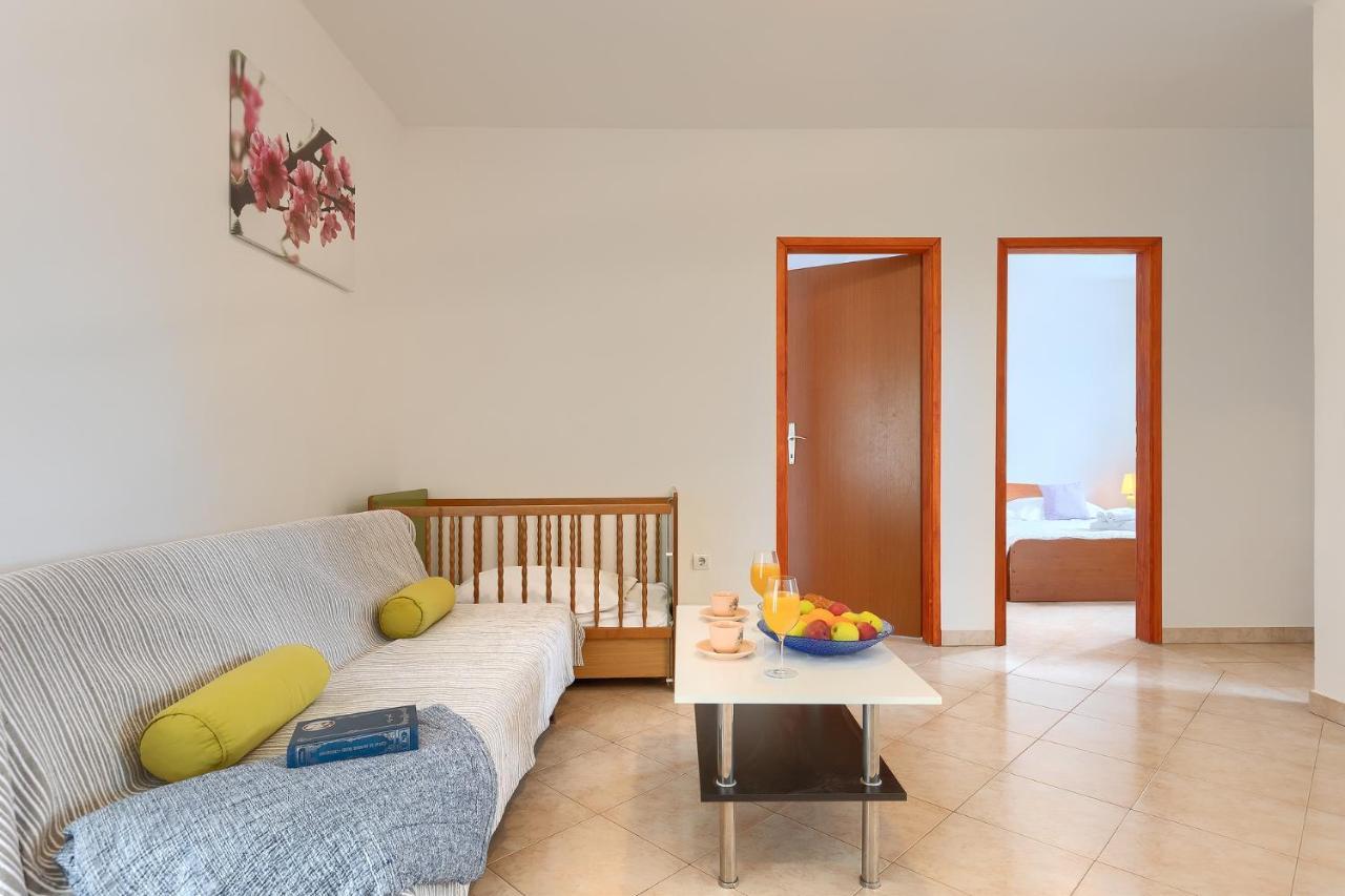 Apartmani Martina โปเรช ภายนอก รูปภาพ