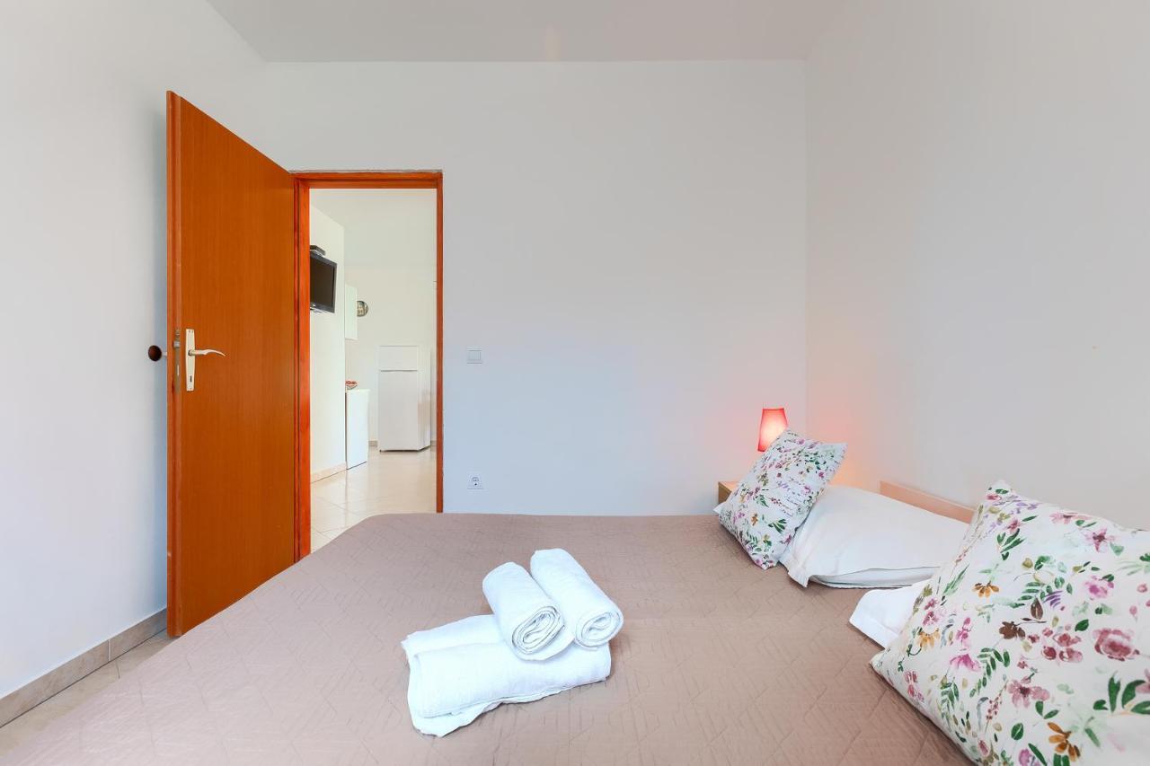 Apartmani Martina โปเรช ภายนอก รูปภาพ