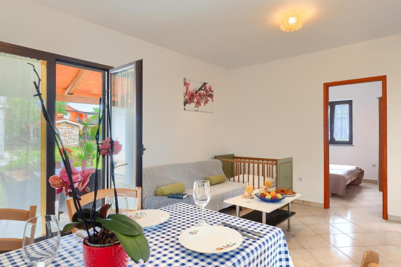 Apartmani Martina โปเรช ภายนอก รูปภาพ