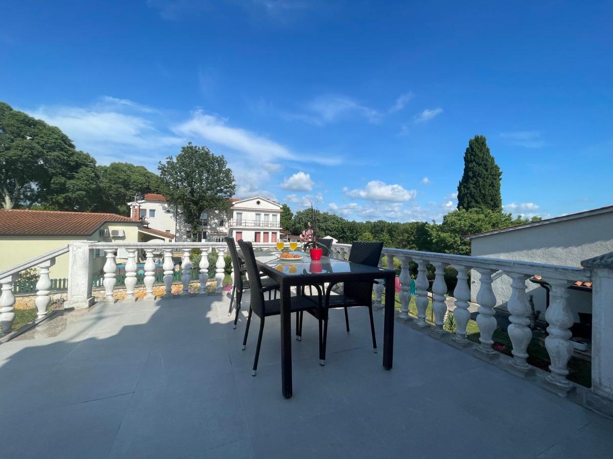 Apartmani Martina โปเรช ภายนอก รูปภาพ